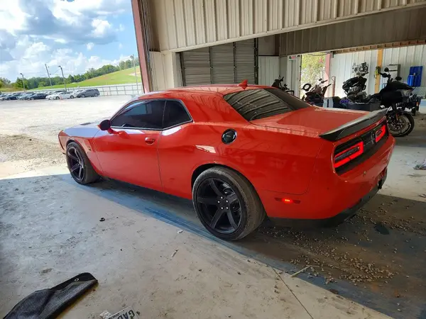 2C3CDZFJ4LH242591 — 2020 Dodge Challenger, фото 2 с аукциона Copart 14.10.2026, Мелкие вмятины и царапины