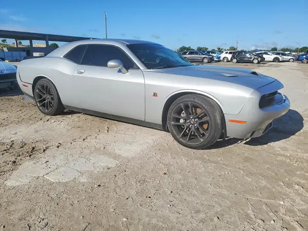 2C3CDZFJ6LH104423 — 2020 Dodge Challenger, фото 4 с аукциона Copart, Передняя часть