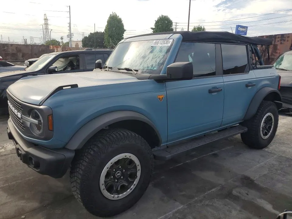 2022 Ford Bronco VIN 1FMEE5DH3NLA84840 фото 1