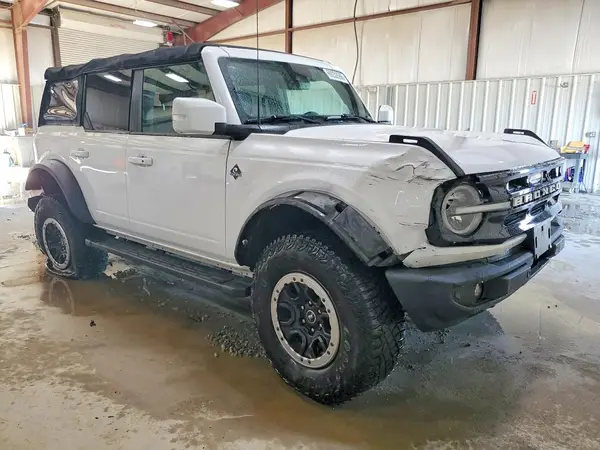 1FMDE5DH3NLA76510 — 2022 Ford Bronco, фото 4 с аукциона Copart, Передняя часть