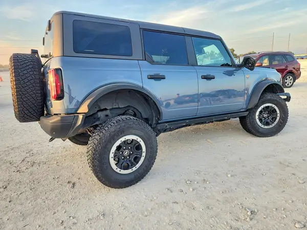 1FMEE5DP2PLB32998 — 2023 Ford Bronco, фото 3 с аукциона Copart, Передняя часть