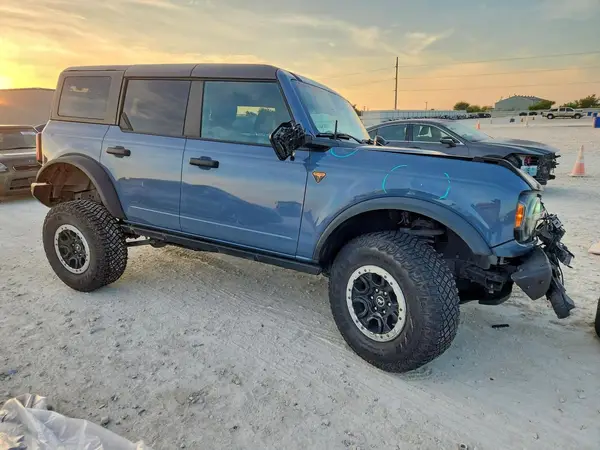 1FMEE5DP2PLB32998 — 2023 Ford Bronco, фото 4 с аукциона Copart, Передняя часть