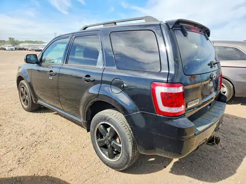 1FMCU0DG7AKD05814 — 2010 Ford Escape, фото 2 с аукциона Copart 06.10.2026, Мелкие вмятины и царапины
