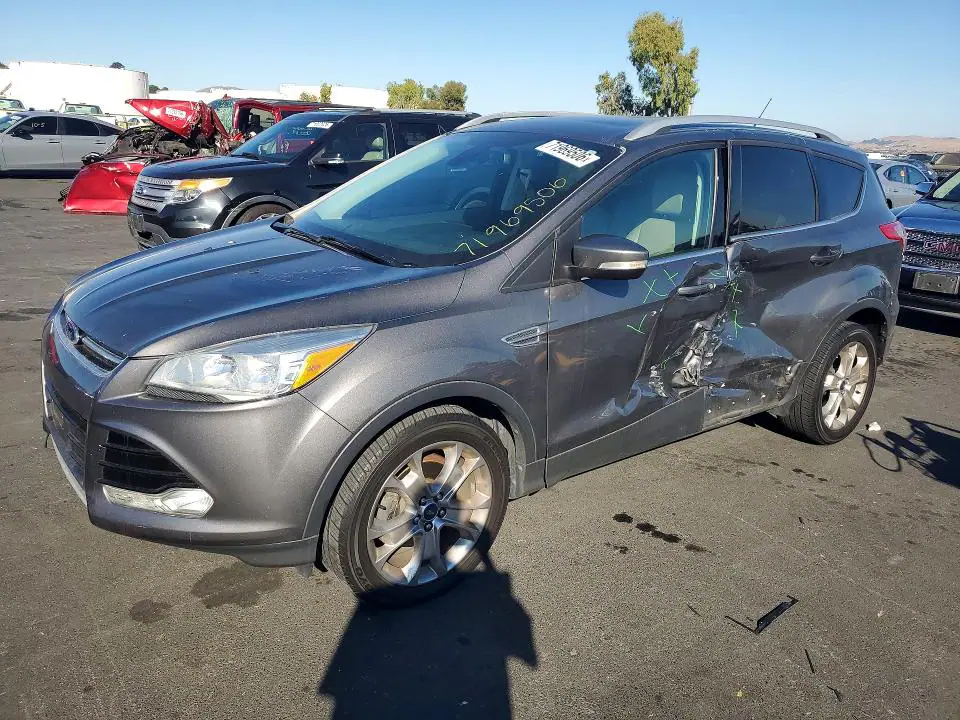 1FMCU0JX3EUB64514 Ford Escape 2014 — повреждение Боковая часть, фото до ремонта
