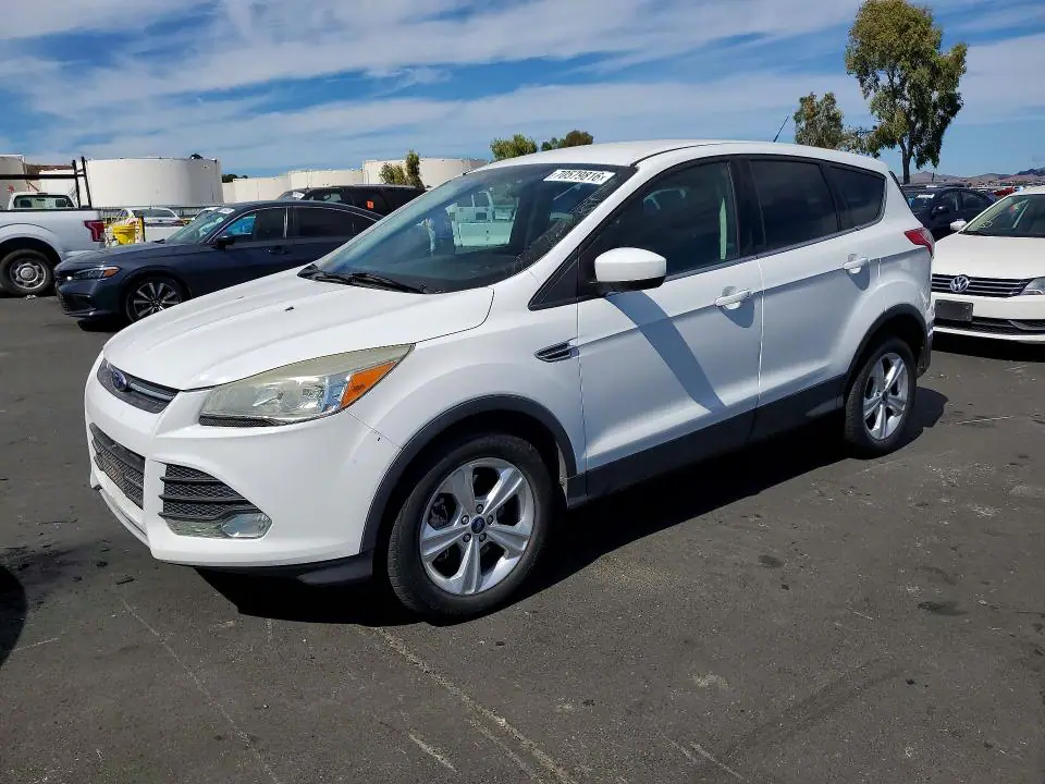 1FMCU9GXXFUA68599 Ford Escape 2015 — повреждение Мелкие вмятины и царапины, фото до ремонта