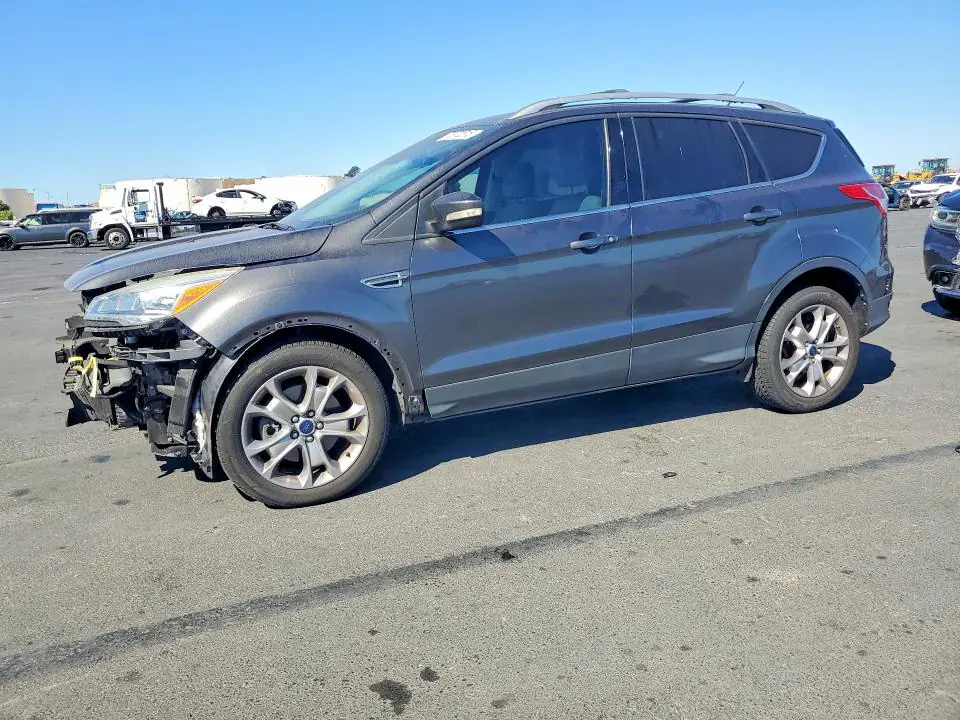 1FMCU0J95GUB08272 Ford Escape 2016 — повреждение Передняя часть, фото до ремонта