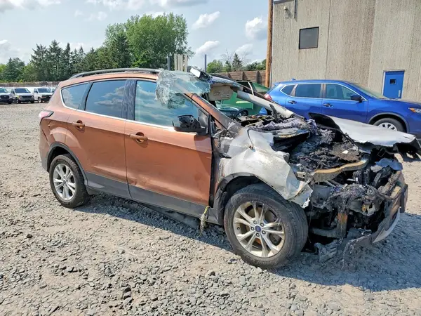 1FMCU9GD0HUB81115 — 2017 Ford Escape, фото 4 с аукциона Copart, Пожар