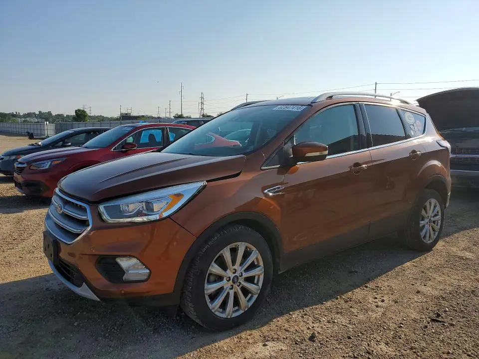1FMCU9J93HUE21486 Ford Escape 2017 — повреждение Передняя часть, фото до ремонта