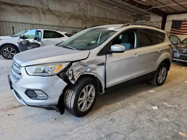 1FMCU0GD1HUC61552 — 2017 Ford Escape, Передняя часть (Front End), фото до ремонта
