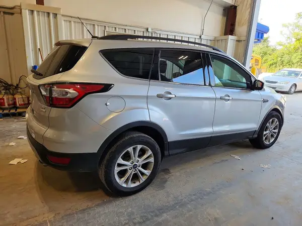 1FMCU0GD1HUC61552 — 2017 Ford Escape, фото 3 с аукциона Copart, Передняя часть