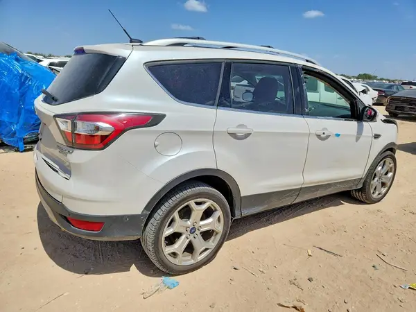 1FMCU0JD9HUB01766 — 2017 Ford Escape, фото 3 с аукциона Copart, Передняя часть