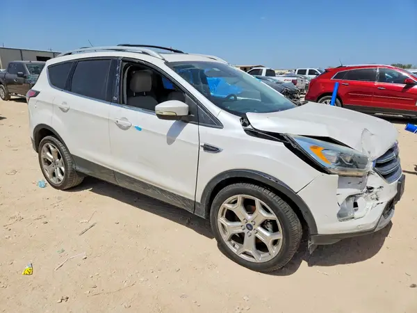1FMCU0JD9HUB01766 — 2017 Ford Escape, фото 4 с аукциона Copart, Передняя часть
