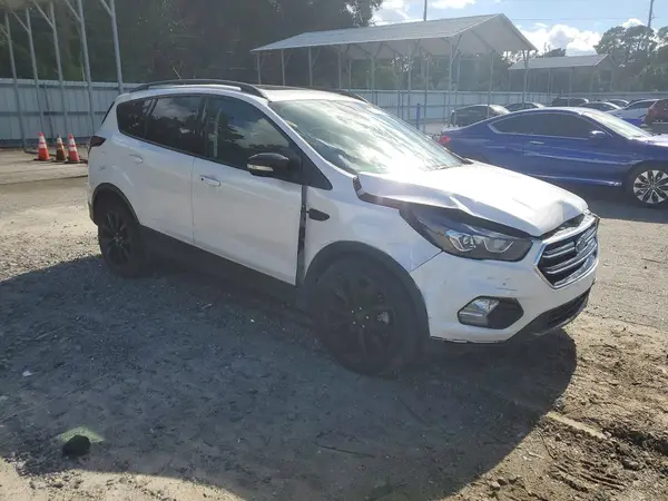 1FMCU0J9XHUB73149 — 2017 Ford Escape, фото 4 с аукциона Copart, Передняя часть