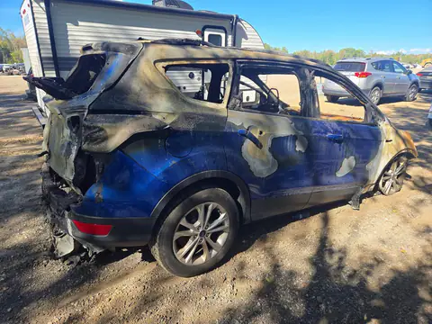 1FMCU0GD5HUB68405 — 2017 Ford Escape, фото 3 с аукциона Copart, Пожар