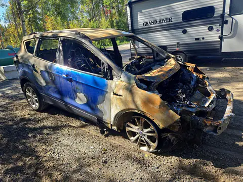 1FMCU0GD5HUB68405 — 2017 Ford Escape, фото 4 с аукциона Copart, Пожар