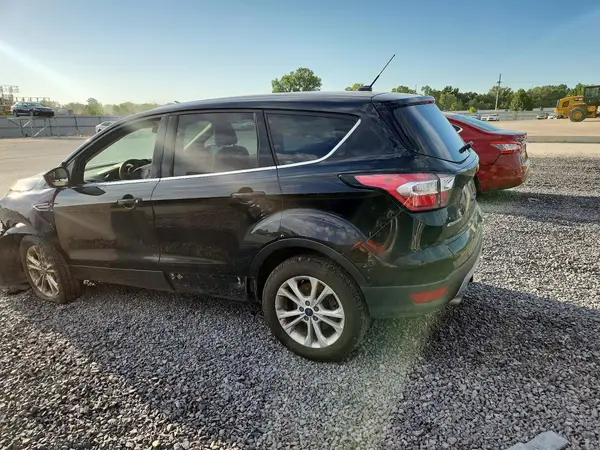 1FMCU0G9XHUB67956 — 2017 Ford Escape, фото 2 с аукциона Copart, Передняя часть