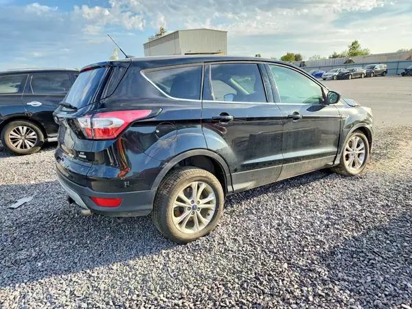 1FMCU0G9XHUB67956 — 2017 Ford Escape, фото 3 с аукциона Copart, Передняя часть