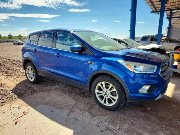 1FMCU0GDXHUB14470 — 2017 Ford Escape, фото 4 с аукциона Copart 29.09.2026, Мелкие вмятины и царапины