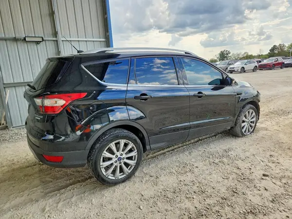 1FMCU0JD3HUB15209 — 2017 Ford Escape, фото 3 с аукциона Copart, Передняя часть