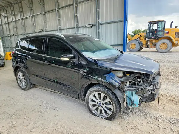 1FMCU0JD3HUB15209 — 2017 Ford Escape, фото 4 с аукциона Copart, Передняя часть
