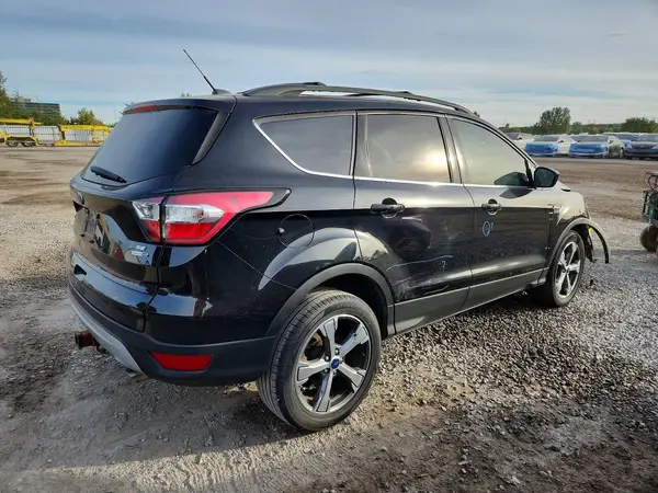 1FMCU9G90HUD62274 — 2017 Ford Escape, фото 3 с аукциона Copart 15.10.2026, Передняя часть