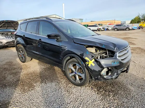 1FMCU9G90HUD62274 — 2017 Ford Escape, фото 4 с аукциона Copart 15.10.2026, Передняя часть