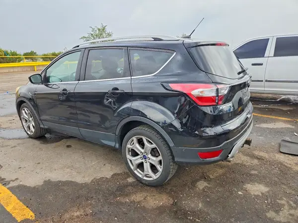 1FMCU9J91HUA89175 — 2017 Ford Escape, фото 2 с аукциона Copart 28.09.2026, Передняя часть