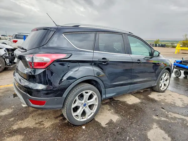 1FMCU9J91HUA89175 — 2017 Ford Escape, фото 3 с аукциона Copart 28.09.2026, Передняя часть
