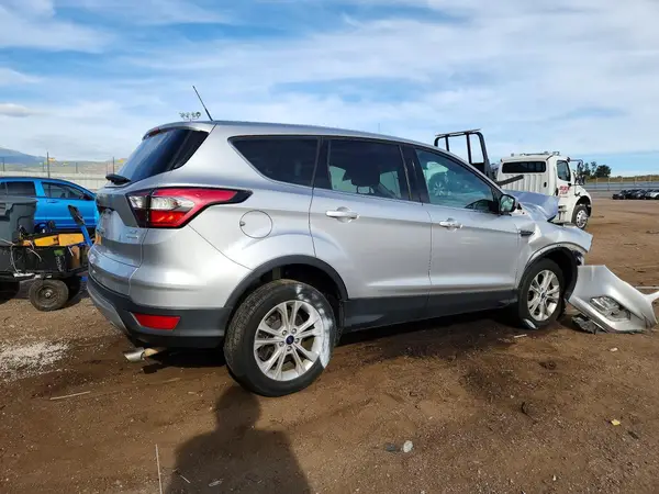 1FMCU0G95HUA24767 — 2017 Ford Escape, фото 3 с аукциона Copart, Передняя часть