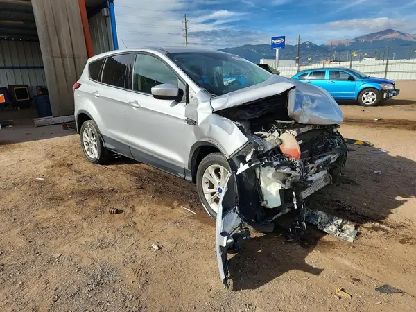 1FMCU0G95HUA24767 — 2017 Ford Escape, фото 4 с аукциона Copart, Передняя часть