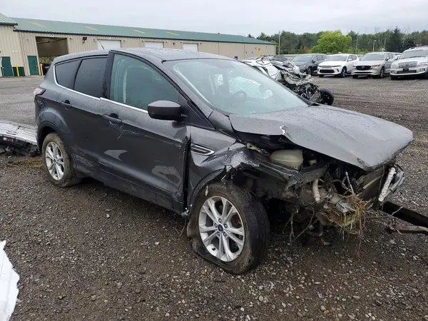 1FMCU9GDXHUC98927 — 2017 Ford Escape, фото 4 с аукциона Copart 05.10.2026, Передняя часть