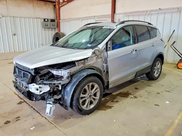 1FMCU0G98HUA30045 — 2017 Ford Escape, Передняя часть (Front End), фото до ремонта