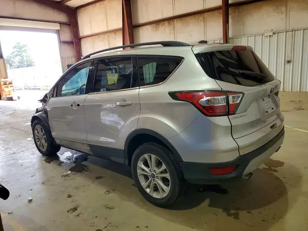 1FMCU0G98HUA30045 — 2017 Ford Escape, фото 2 с аукциона Copart, Передняя часть