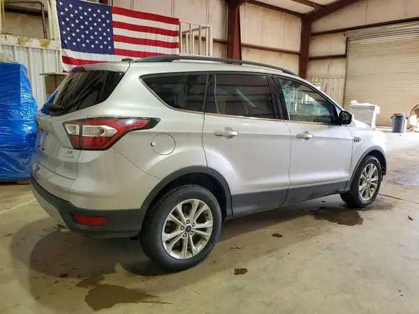 1FMCU0G98HUA30045 — 2017 Ford Escape, фото 3 с аукциона Copart, Передняя часть