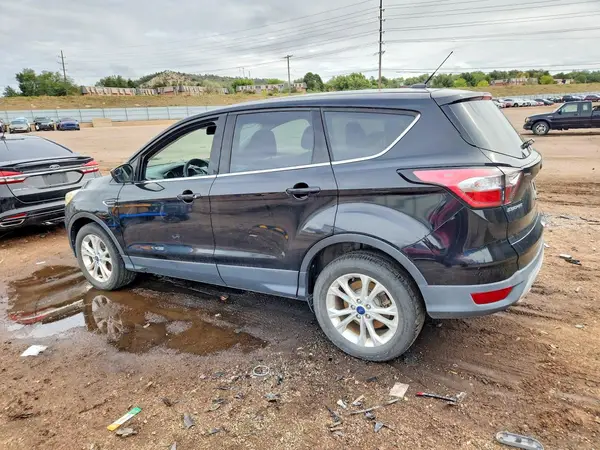 1FMCU0GD7HUC80302 — 2017 Ford Escape, фото 2 с аукциона Copart, Передняя часть