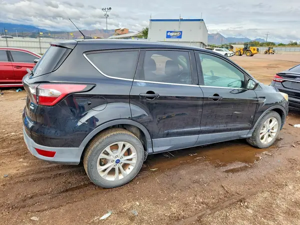 1FMCU0GD7HUC80302 — 2017 Ford Escape, фото 3 с аукциона Copart, Передняя часть