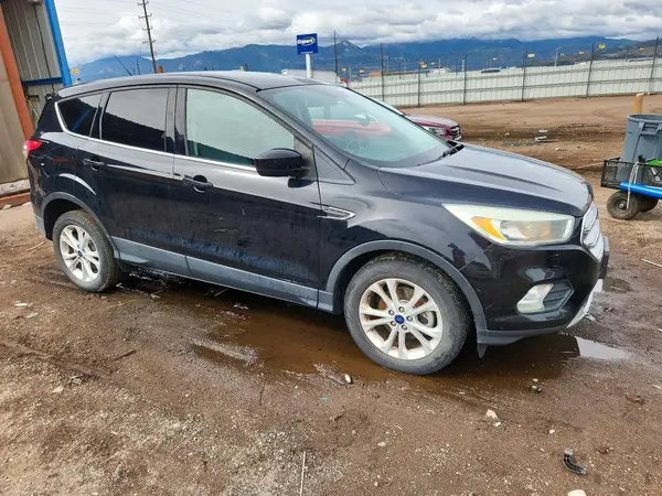 1FMCU0GD7HUC80302 — 2017 Ford Escape, фото 4 с аукциона Copart, Передняя часть