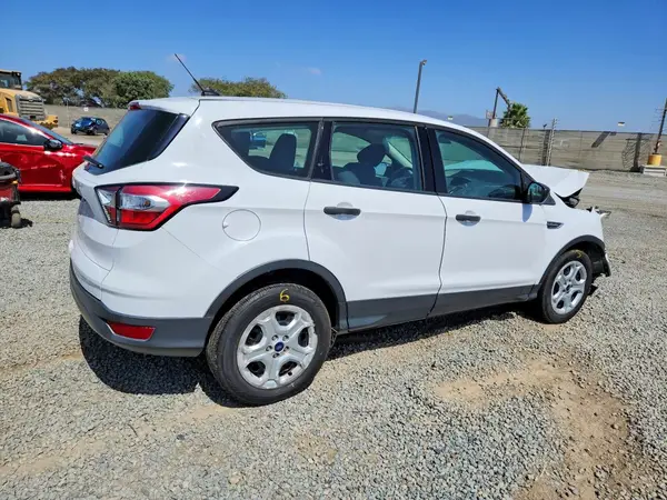 1FMCU0F70HUC26531 — 2017 Ford Escape, фото 3 с аукциона Copart 29.09.2026, Передняя часть