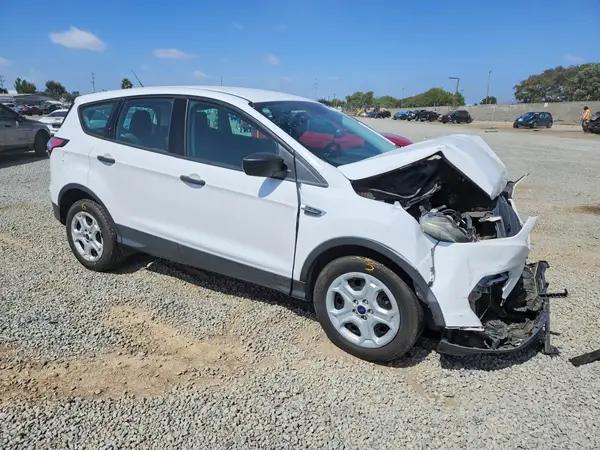 1FMCU0F70HUC26531 — 2017 Ford Escape, фото 4 с аукциона Copart 29.09.2026, Передняя часть