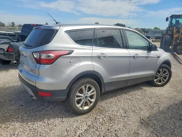 1FMCU9G97HUA15735 — 2017 Ford Escape, фото 3 с аукциона Copart 30.09.2026, Естественный износ