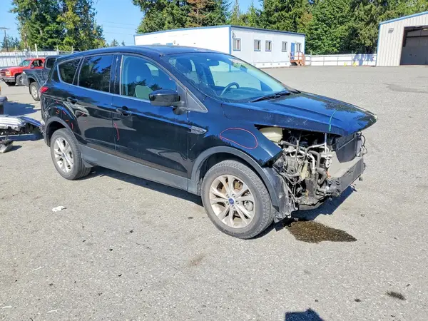 1FMCU9GD4HUD84864 — 2017 Ford Escape, фото 4 с аукциона Copart 28.09.2026, Передняя часть