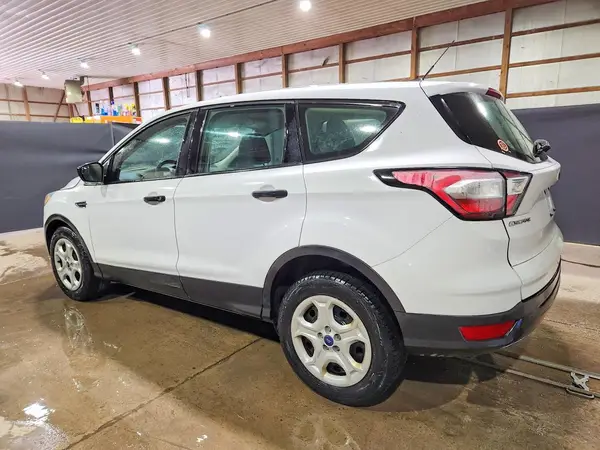 1FMCU0F74HUF04346 — 2017 Ford Escape, фото 2 с аукциона Copart 28.09.2026, Передняя часть
