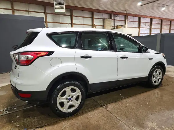 1FMCU0F74HUF04346 — 2017 Ford Escape, фото 3 с аукциона Copart 28.09.2026, Передняя часть