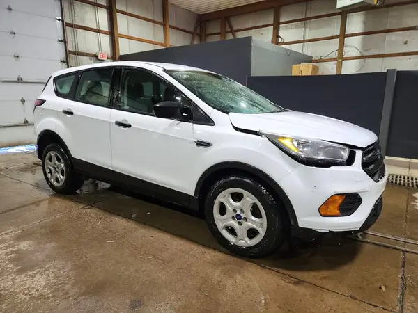 1FMCU0F74HUF04346 — 2017 Ford Escape, фото 4 с аукциона Copart 28.09.2026, Передняя часть