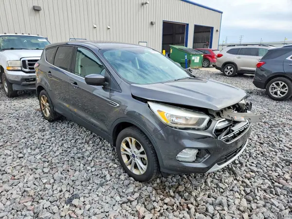 1FMCU9G97HUD44208 — 2017 Ford Escape, фото 4 с аукциона Copart 05.10.2026, Передняя часть