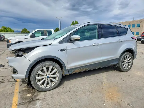 1FMCU9J94HUE18208 — 2017 Ford Escape, Передняя часть (Front End), фото до ремонта