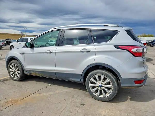 1FMCU9J94HUE18208 — 2017 Ford Escape, фото 2 с аукциона Copart, Передняя часть
