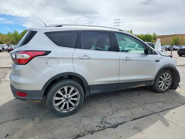 1FMCU9J94HUE18208 — 2017 Ford Escape, фото 3 с аукциона Copart, Передняя часть