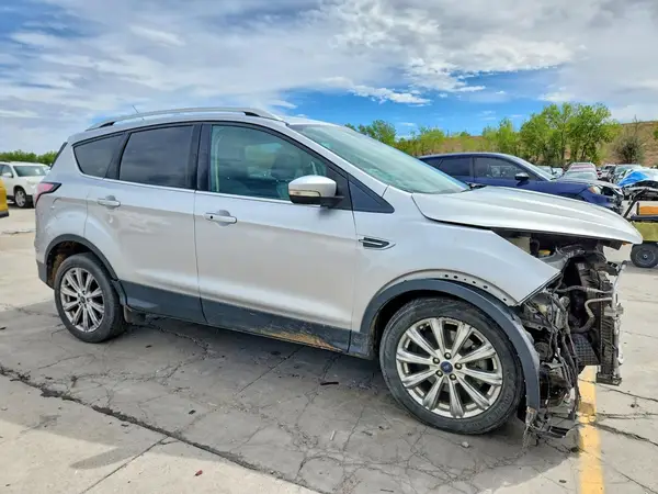 1FMCU9J94HUE18208 — 2017 Ford Escape, фото 4 с аукциона Copart, Передняя часть