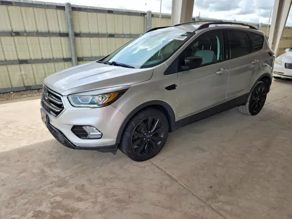1FMCU0GD1HUD03475 — 2017 Ford Escape, Мелкие вмятины и царапины (Minor Dent/Scratches), фото до ремонта